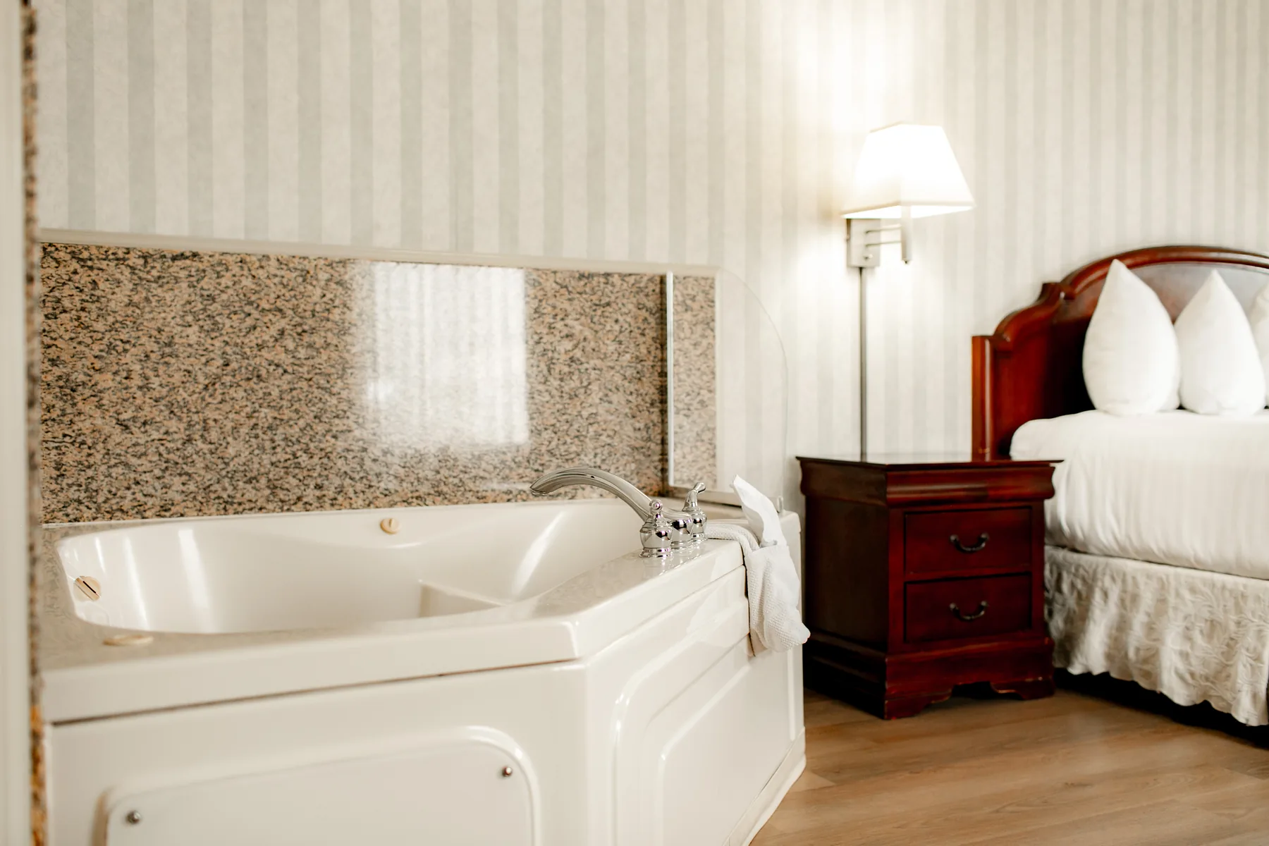 Jacuzzi suite with bed and bedside table
