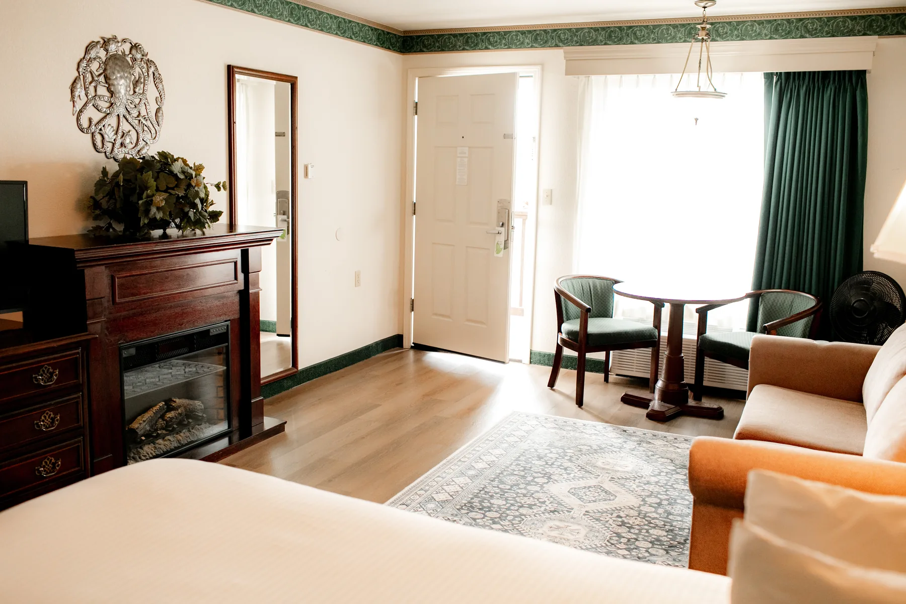 Suite sitting area facing the room entrance